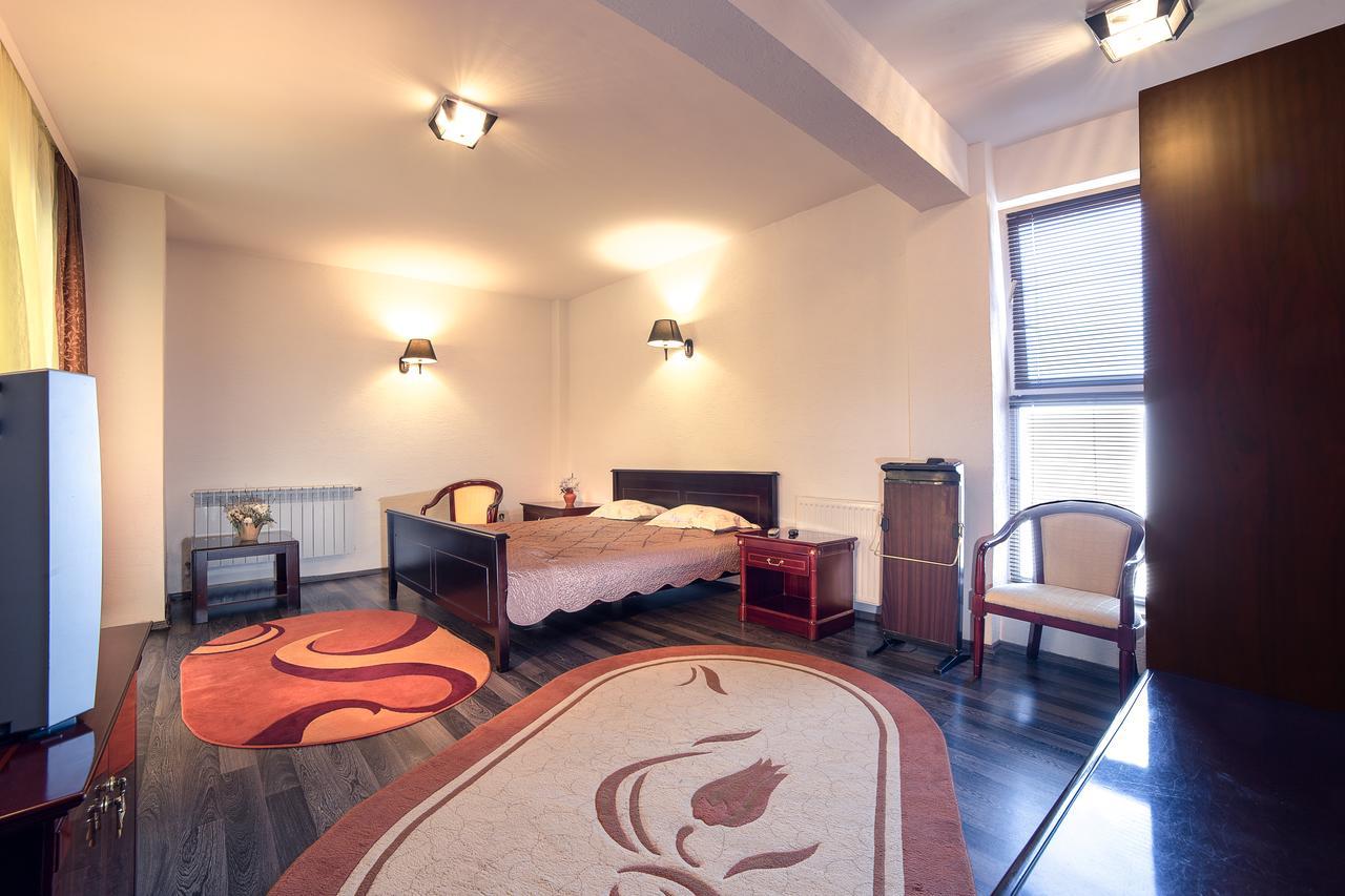 Casa Octavian Hotel Sucevita Buitenkant foto