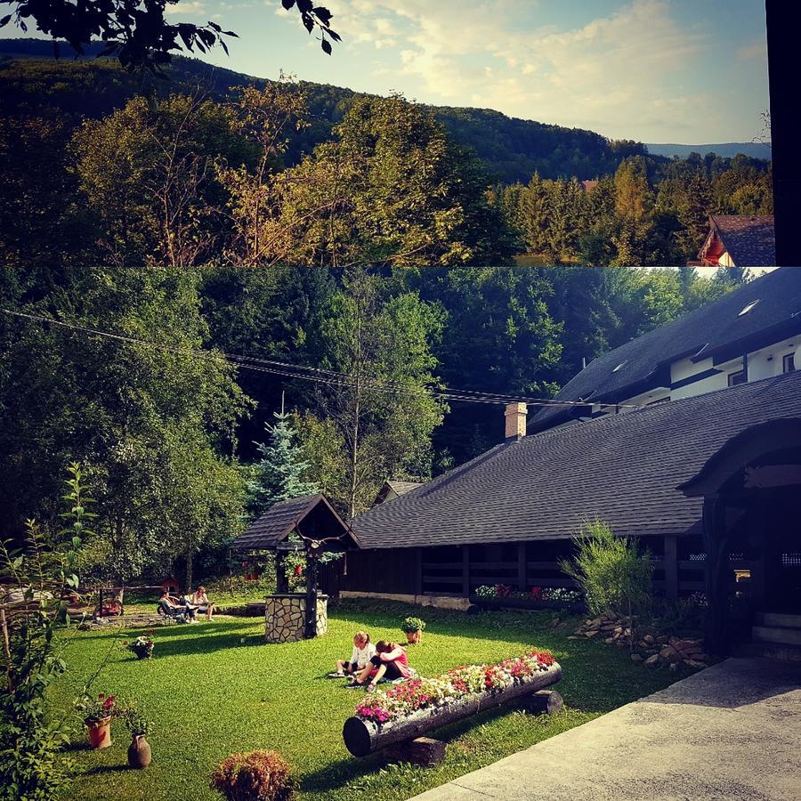 Casa Octavian Hotel Sucevita Buitenkant foto